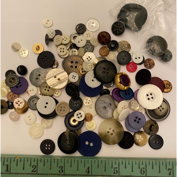 Vintage Griffin Pinking Shears, Tracing Wheel & Buttons - Picture 7 of 7